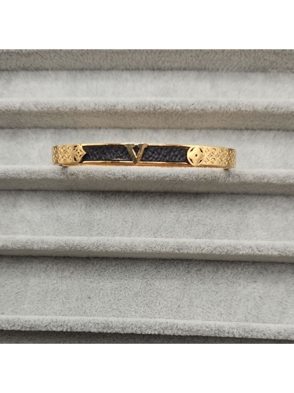 18k Gold Plated Stainless Steel  Bangle Bracelet Luxury Inital V Design.